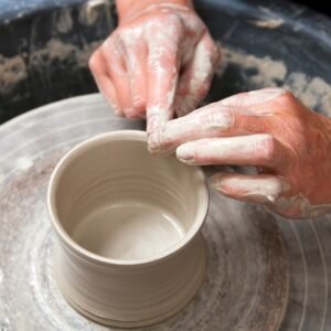 Cours tournage poterie Studio Atome